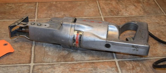 VINTAGE MILWAUKEE HEAVY DUTY SAWZALL MODEL 414 CORDED TOOL