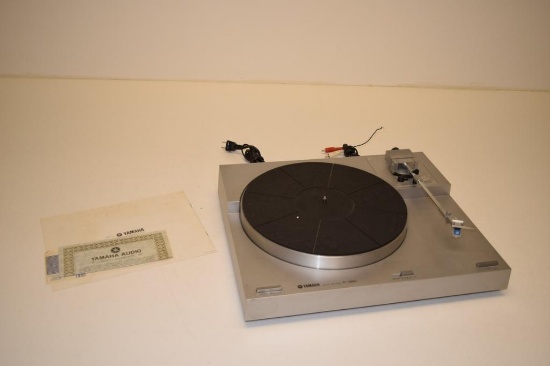 VINTAGE YAMAHA P-350 AUTO RETURN WITH MANUAL AND DUST COVER