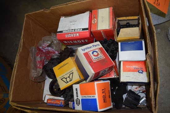 BOX OF MISC VINTAGE DISTRIBUTION CAPS