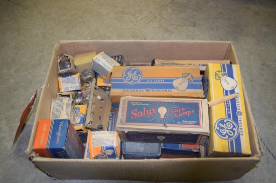 SMALL BOX OF VINTAGE AUTO LAMPS AND BULBS