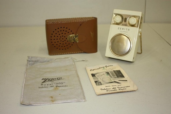 VINTAGE ZENITH ROYAL "500 D" OWL EYE DELUZE TRANSISTOR RADIO IN CLOTH BAG