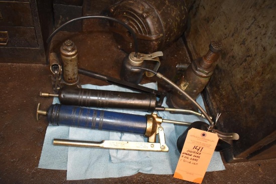ASSORTED GREASE GUNS, OIL CANS AND BOTTLE JACKS