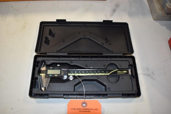 MITUTOYO 6" DIGITAL CALIPER WITH CASE