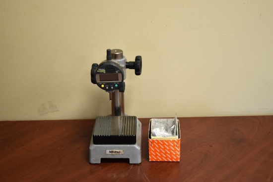 MITUTOYO 7008 DIAL GAGE STAND WITH MITUTOYO 543-252 ABSOLUTE DIGIMATIC INDICATOR GAGE & ASSORTED