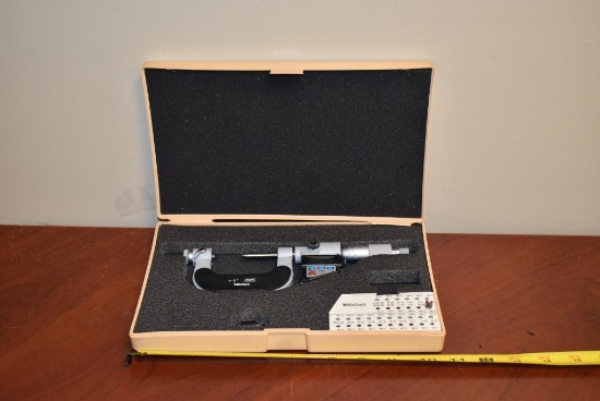 MITUTOYO 1-2" MICROMETER WITH DIGITAL READOUT AND CASE