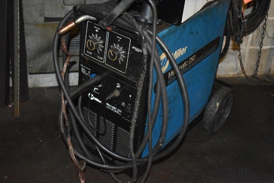 MILLER MILLERMATIC 250 WIRE WELDER STOCK #903291, S/N: KF990929, MISSING FRONT WHEEL