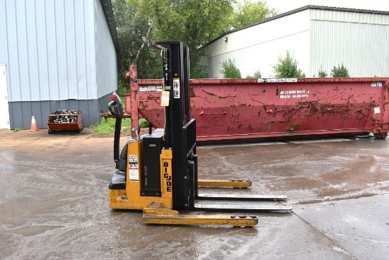 BIG JOE WALK BEHIND ELECTRO-HYDRAULIC PALLET STACKER, MODEL PDS-25-157-TRI, S/N 3252120210,