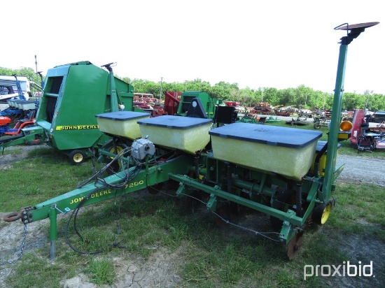 John Deere 7200 6Row 30 with dry fertilizer box, Vac planter