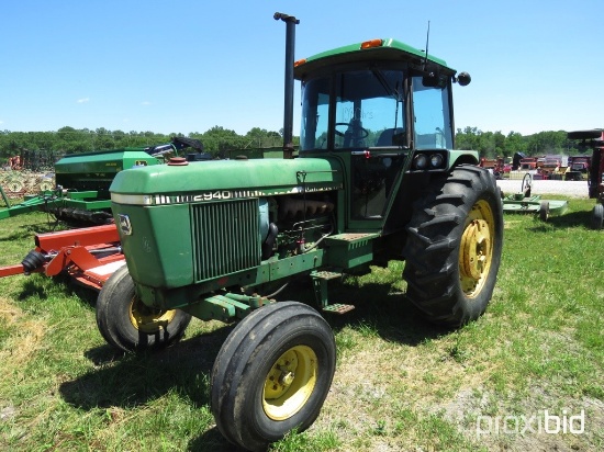 John Deere 2940 Tractor 1080 hours