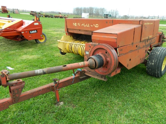 New Holland 320 Hayliner Square Baler