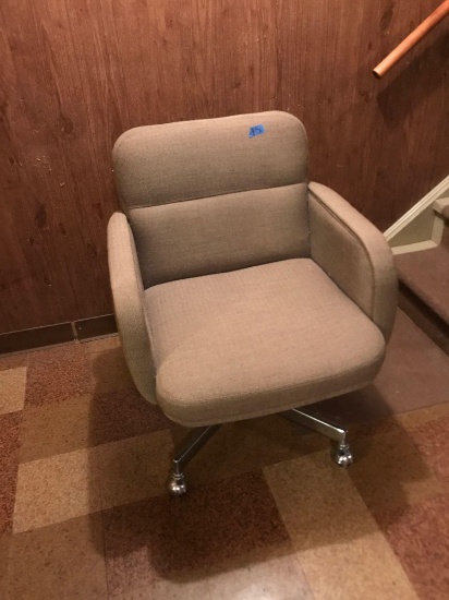 Padded rolling office chair