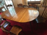 Maple dinning room table with 6 chairs