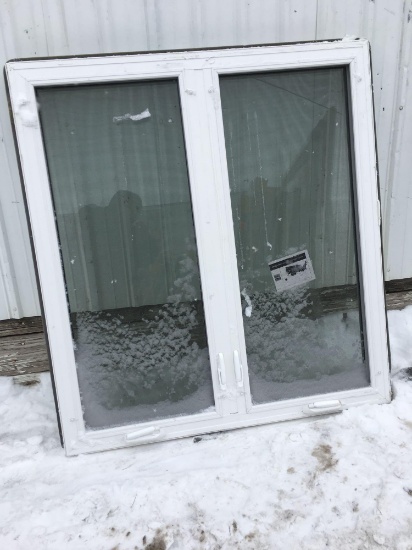 Window World Slide Window cracked lef side ,47x51