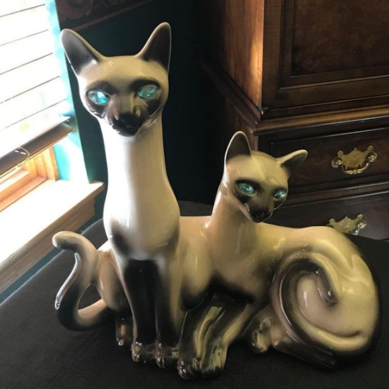 Siamese cat lamp- Marked pottery 8503