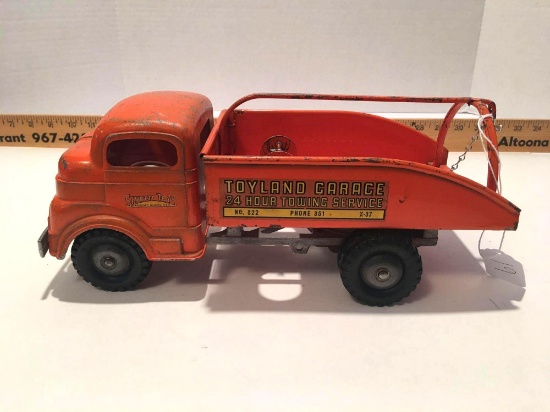 1950's Structo Toys Toyland Carage Towing Service #822-Appears to be original