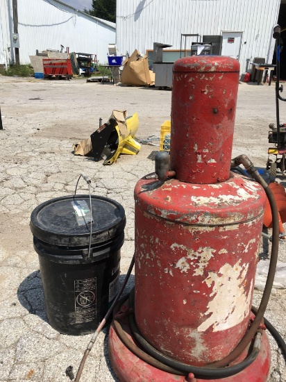 Grease pump , bucket grease