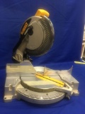 DeWalt , (no cord of light)compound miter saw 10? (254 mm)(