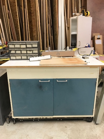 Work bench with extras