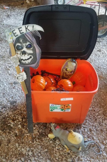 Halloween Tote with Pumpkin lights and decorations