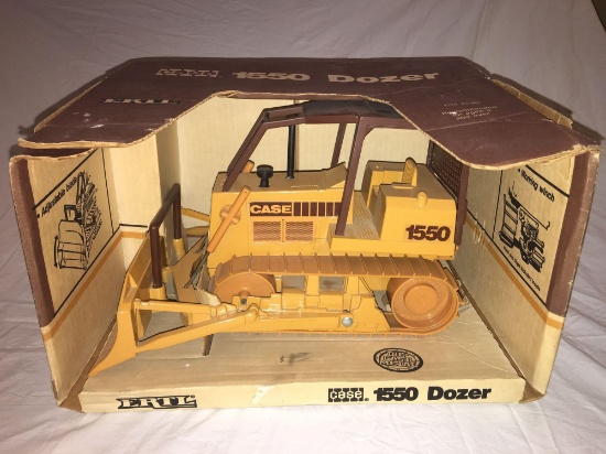 1/16th Ertl 1987 Case 1550 Dozer NIB