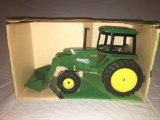 1/16th Ertl 80?s John Deere Utility Tractor with Endloader