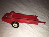 1/16th Ertl IH Tractor Spreader Original