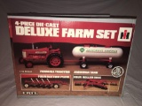 1/16th Ertl 1987 IH 4 piece Deluxe Farm set complete box near mint