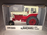 1/16th Ertl 1990 International 1066 5 millionth Tractor Special Edition