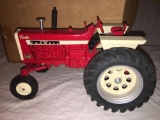 1/16th Scale Models 1993 Farmall 1206 Tractor Ontario Toy Show