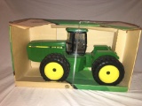 1/16th Ertl 1993 John Deere 8560 4wd Tractor