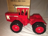 1/16th Scale Models 1999 International 4366 collectors edition signed by Joe Ertl