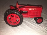 1/16th Farmall Tractor Plastic Mint
