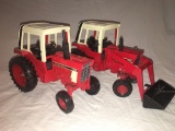 2x-Ertl International 1586 with loader and 1586 without