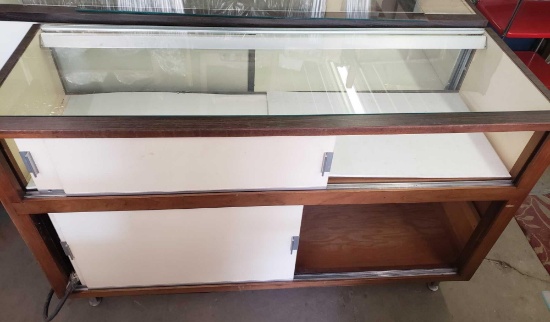 Display Case with 2 viewing chairs