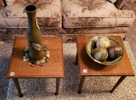 2 small end table with table decor