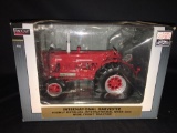 1/16th SpecCast International W400 Gas Wide Front Tractor Classic Series