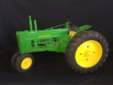 1/8th Scale Models John Deere B Tractor Some Chips
