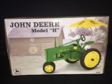 1/16th Ertl 2000 John Deere H Tractor Iowa FFA Edition