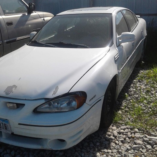 B13 2000 Pontiac Grand Am 1G2NW52E3YC558983 White Abandoned