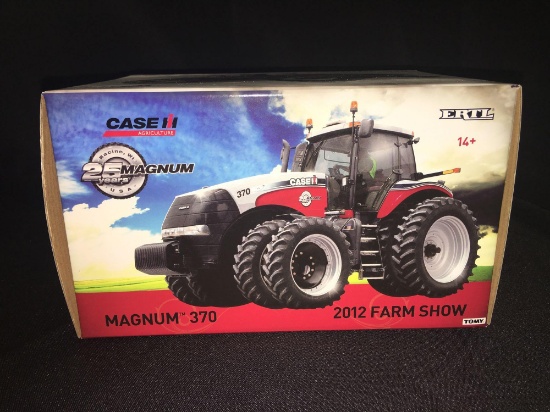1/32nd Ertl Case Magnum 370 Tractor 2012 Farm Show NIB