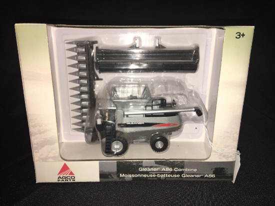 1/64th Ertl Gleaner A86 Combine NIB