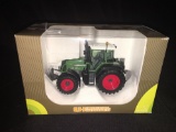 1/32nd Universal Hobbies Fendt 820 with FWA Tractor NIB