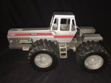 1/16th Scale Models White 4-210 4WD Tractor