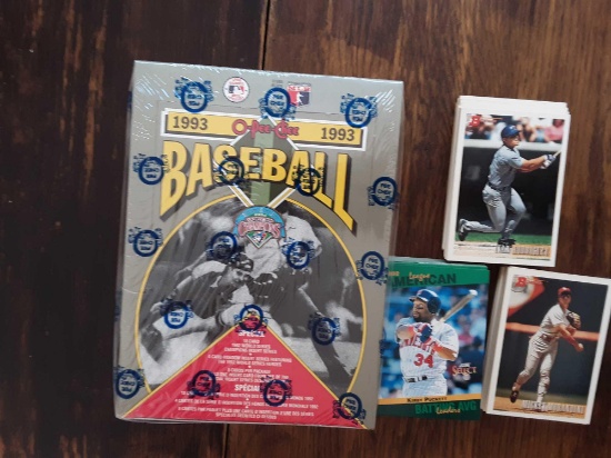 1993 O-Pee-Chee baseball cards, stack of 1992 loose score baseball cards, and loose stack of 1993