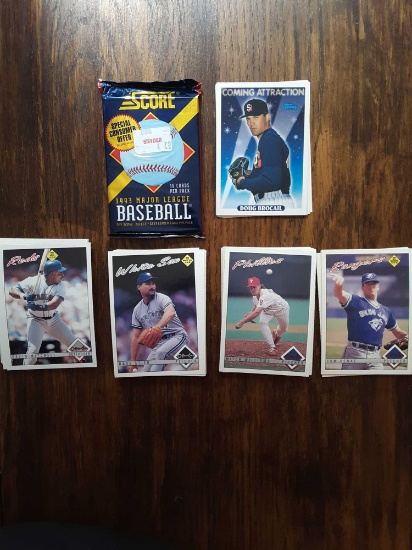 Pack of score 1993 Major League Baseball cards, loose topps 1993 Baseball Cards and lo1993