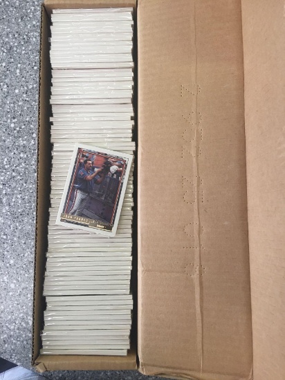1992 Topps Baseball Cards appears to like be complete set
