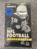 1991 Pinnacle NFL Football Cards sealed box