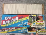 1992 Topps Baseball Cards appears to like be complete set