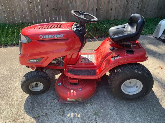 Troy-Bilt Pony 7 Speed Transmission 42inch Deck runs and works great! Briggs and Stratton 17.5 Hp