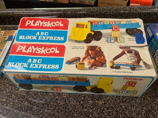 Plays look ABC block espress Vintage NIB